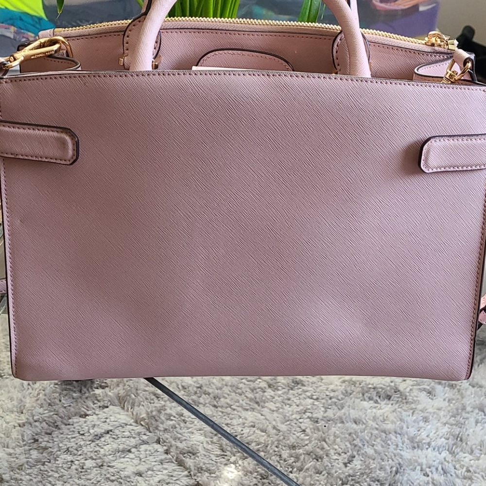 Michael Kors EUC Pink Purse - Picture 3 of 8